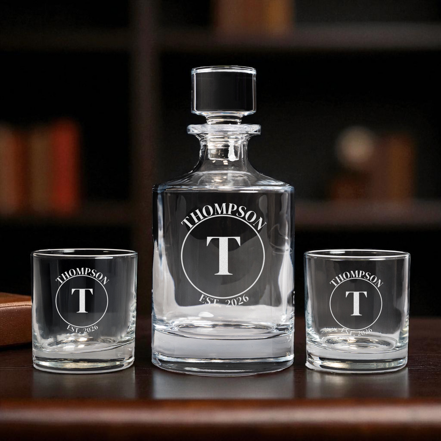 Barrel decanter gift set close-up, personalized groomsmen whiskey gift