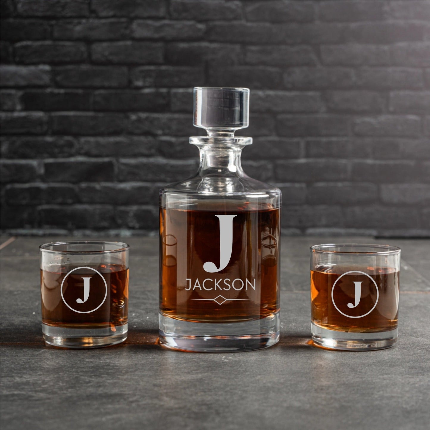 Barrel decanter with two whiskey glasses - best man gift