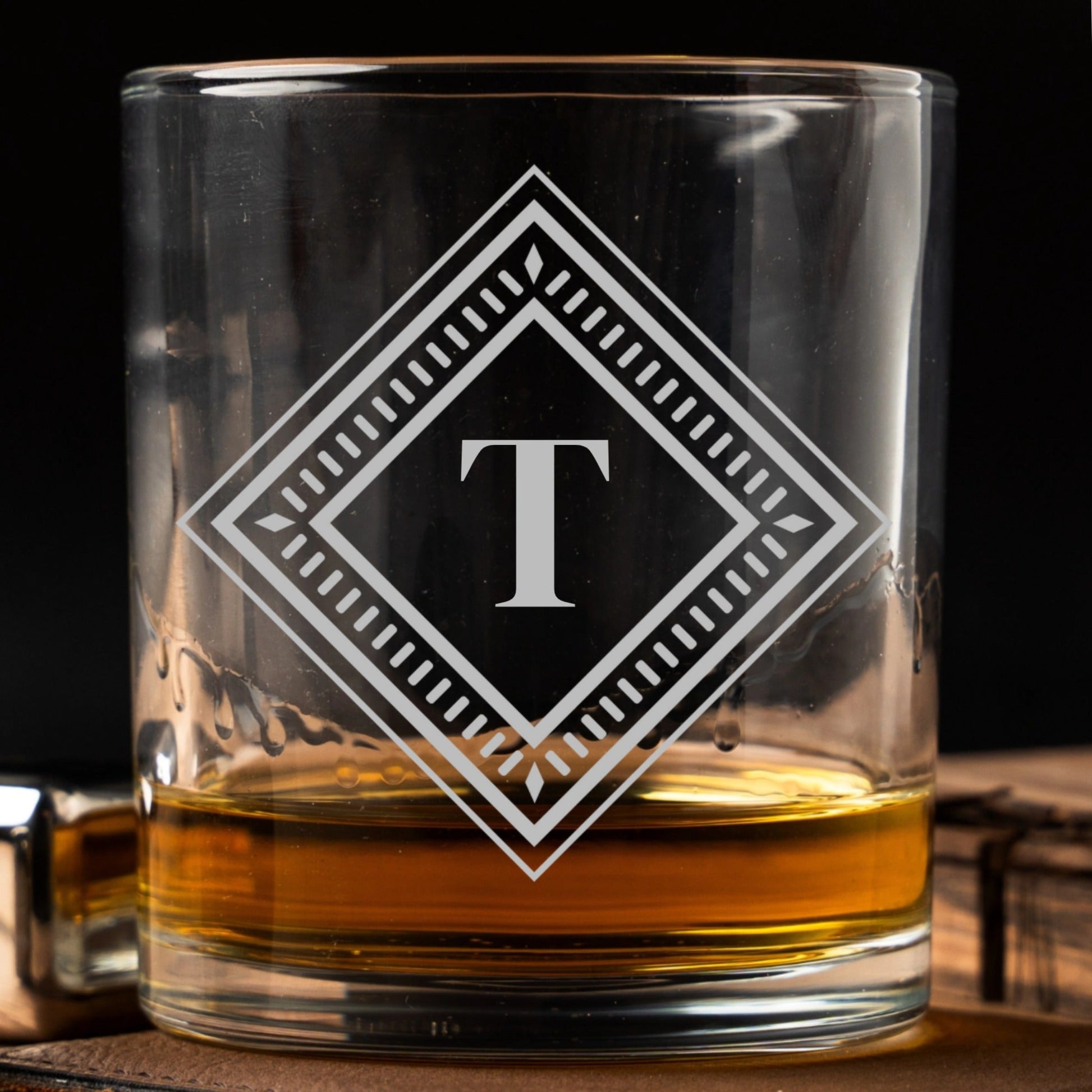 Whiskey glass set with engraved names - bachelor party gift